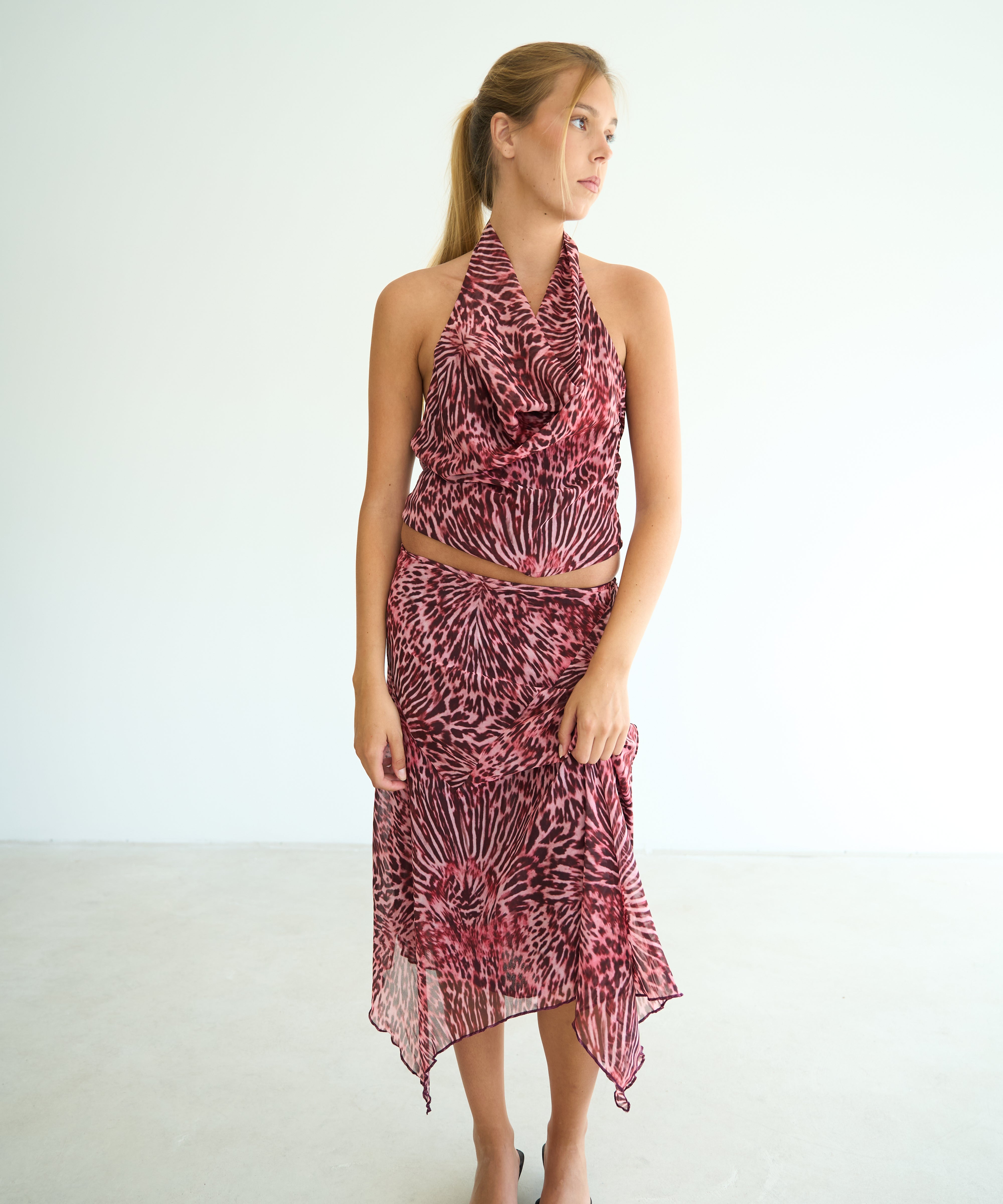model- Model is 1.72 m and wears size S