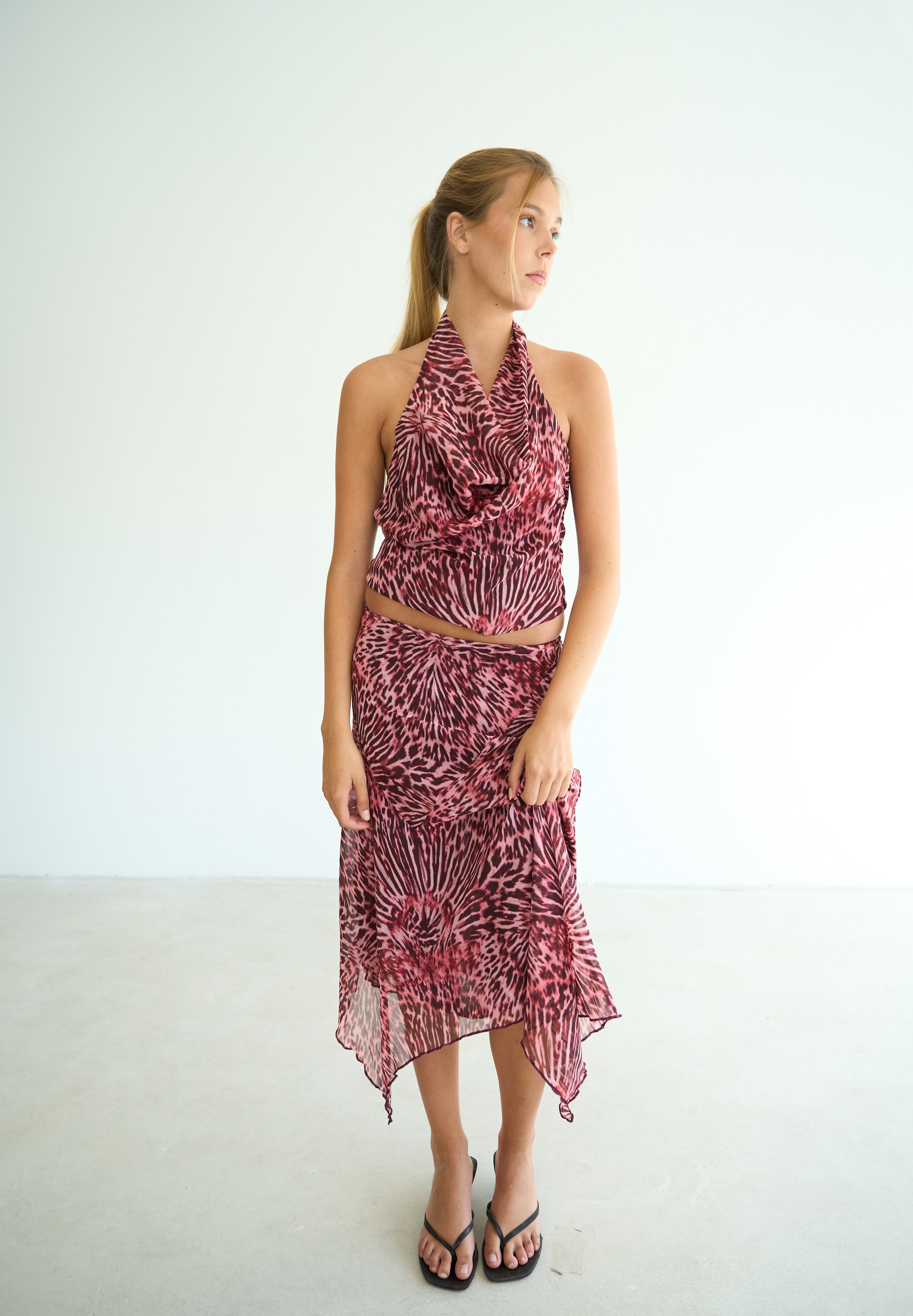 model- Model is 1.72 m and wears size S