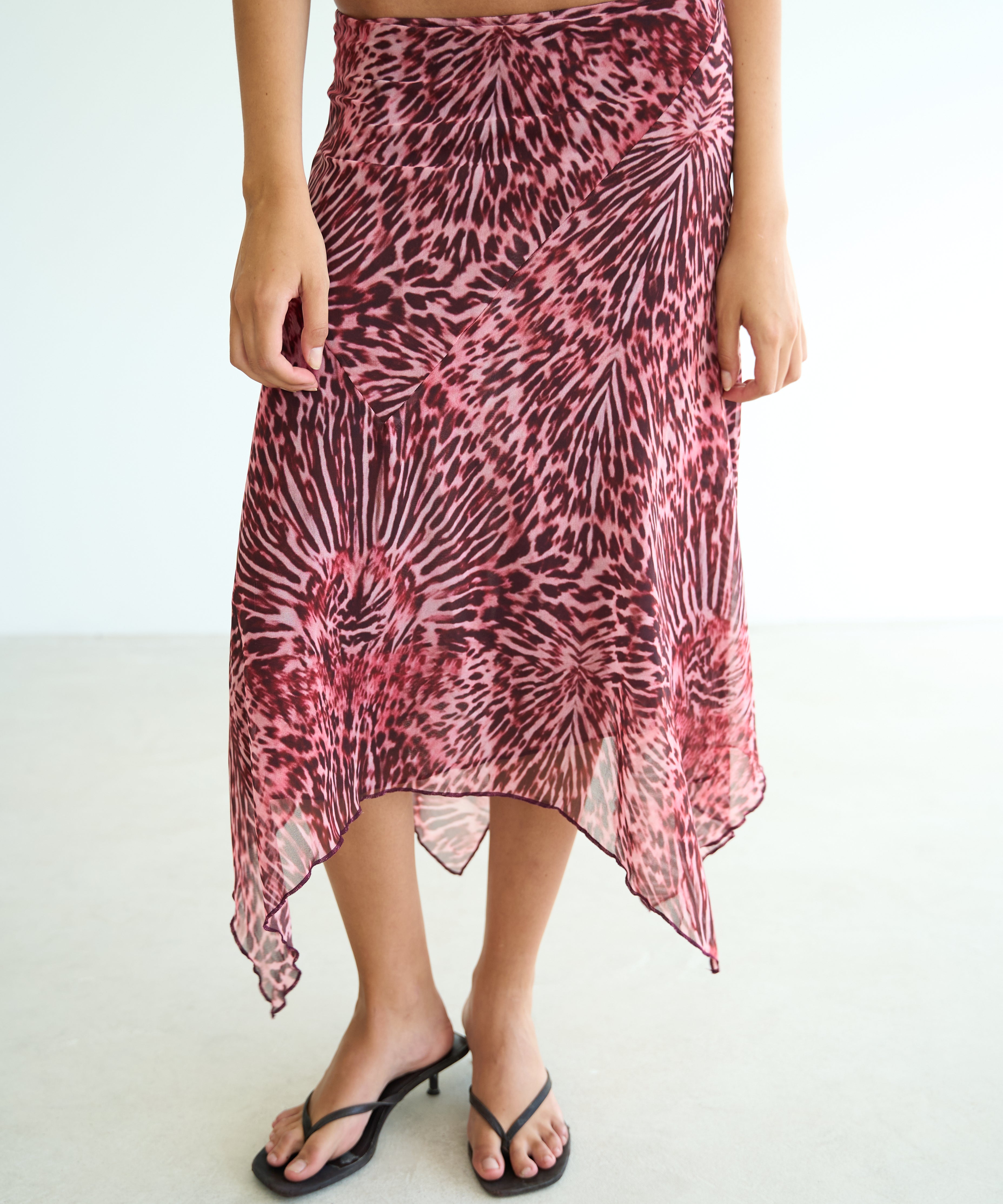 model- Model is 1.72 m and wears size S