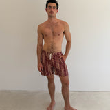 Model is 1.88 m (6'2") and wears size M