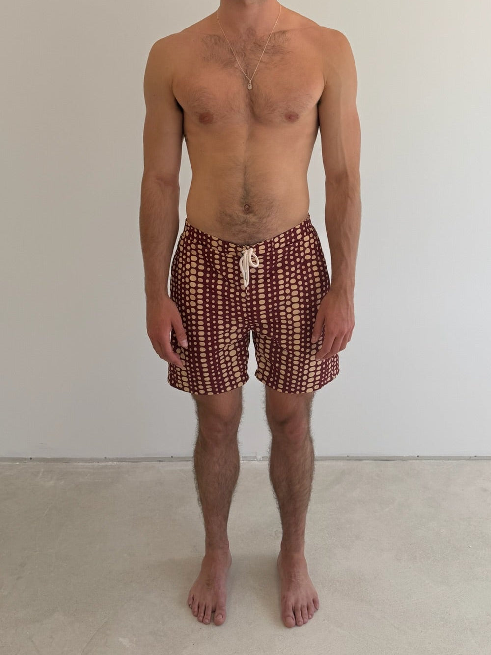 Model is 1.88 m (6'2") and wears size M