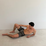 Model is 1.88 m (6'2") and wears size M