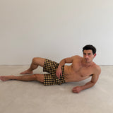 Model is 1.88 m (6'2") and wears size M