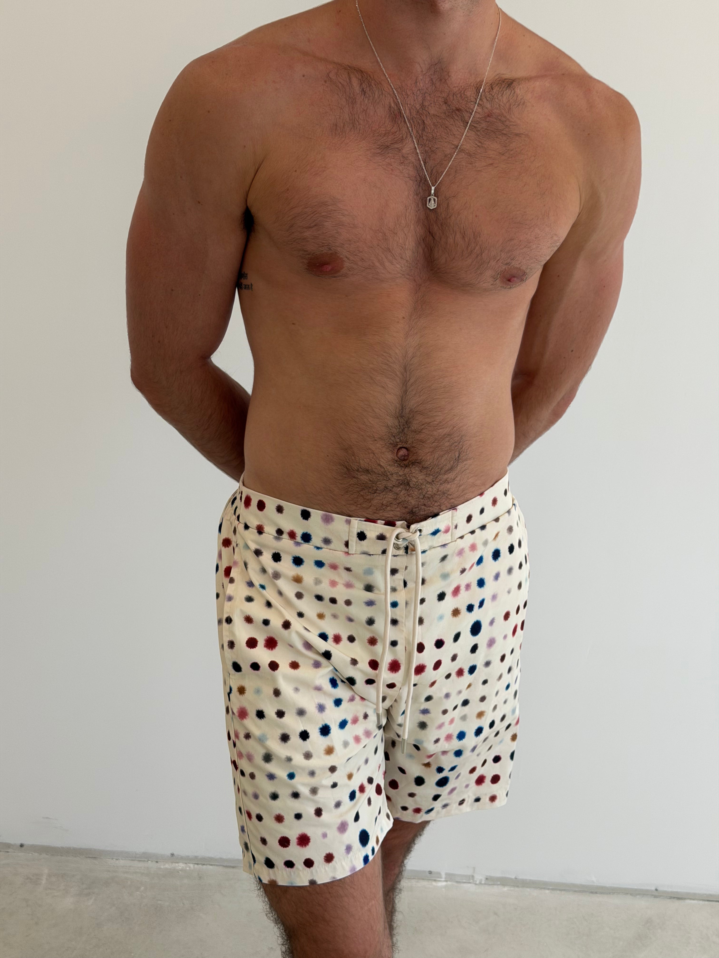 model- Model is 1.88 m (6'2") and wears size M