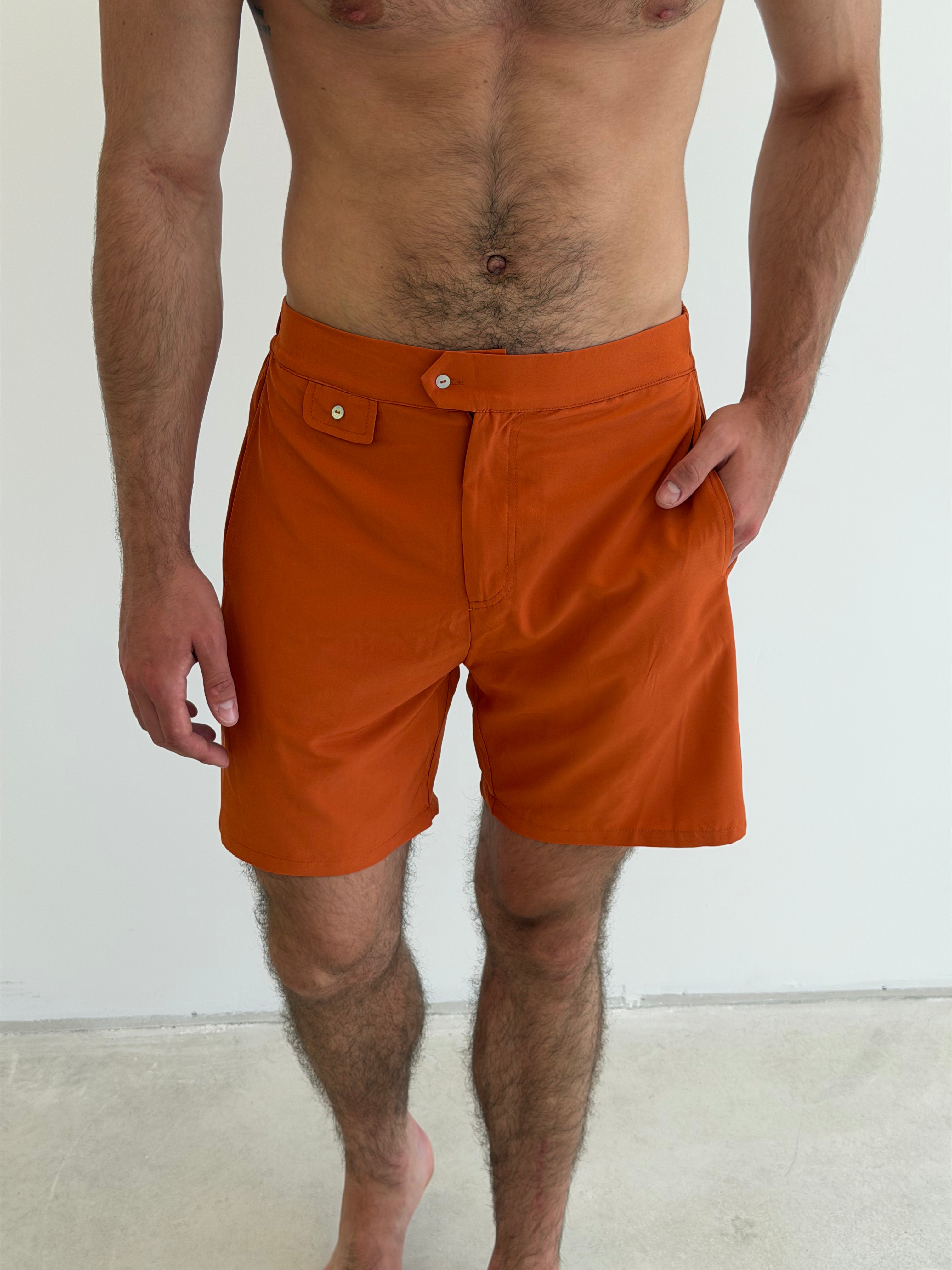 Model is 1.88 m (6'2") and wears size M