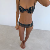 model- Eleonora is 178cm and is wearing a Size S
