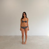 Paola is 171cm and is wearing a Size S
