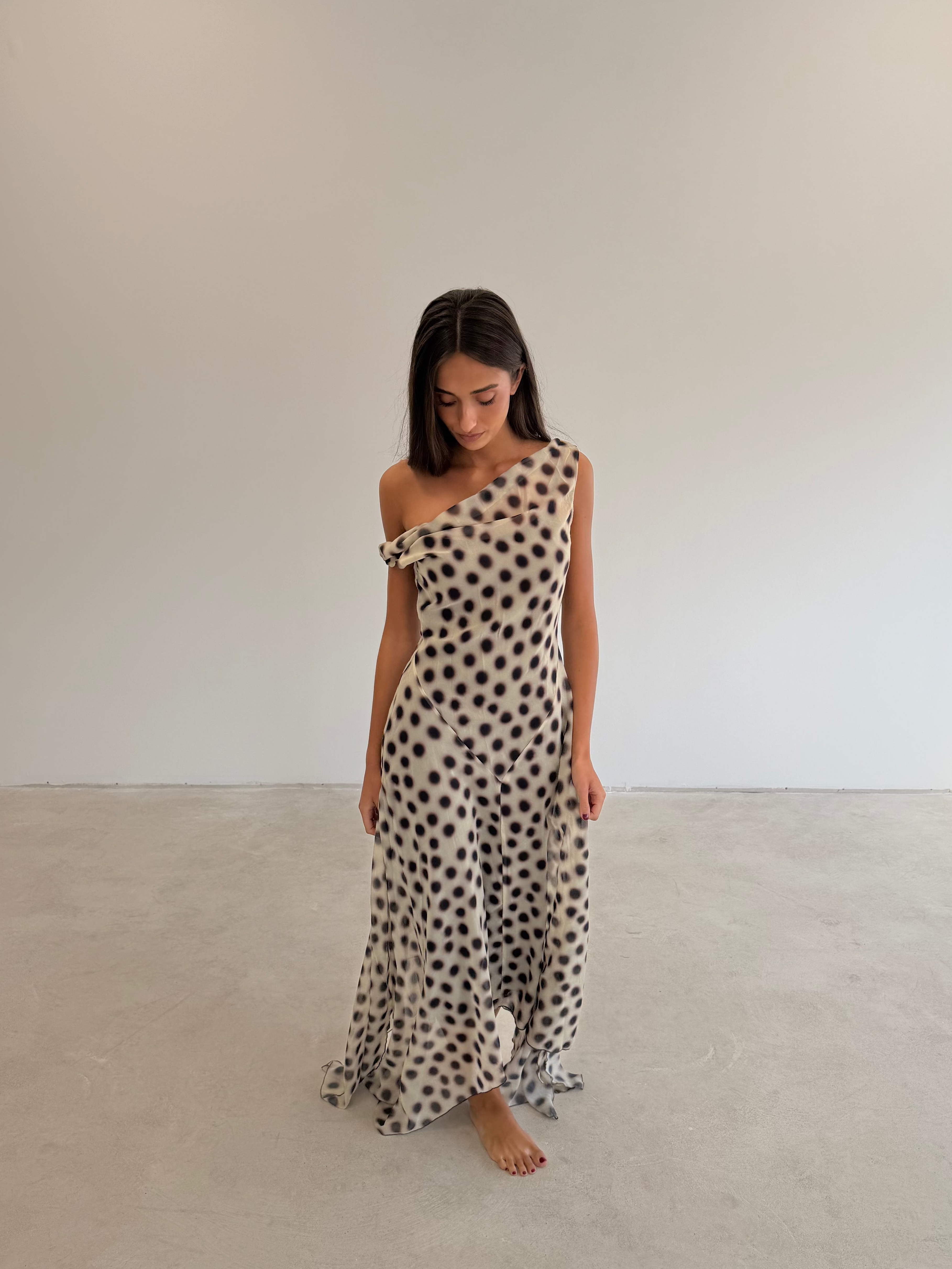 model- Model is wearing a size S and is 171cm Tall 