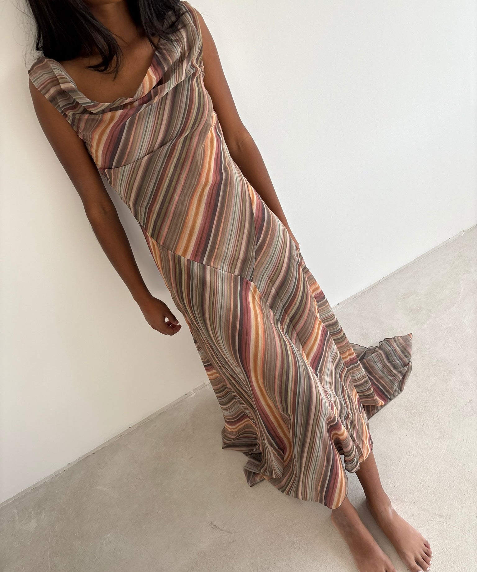 model- Model is wearing a size S and is 170cm Tall 