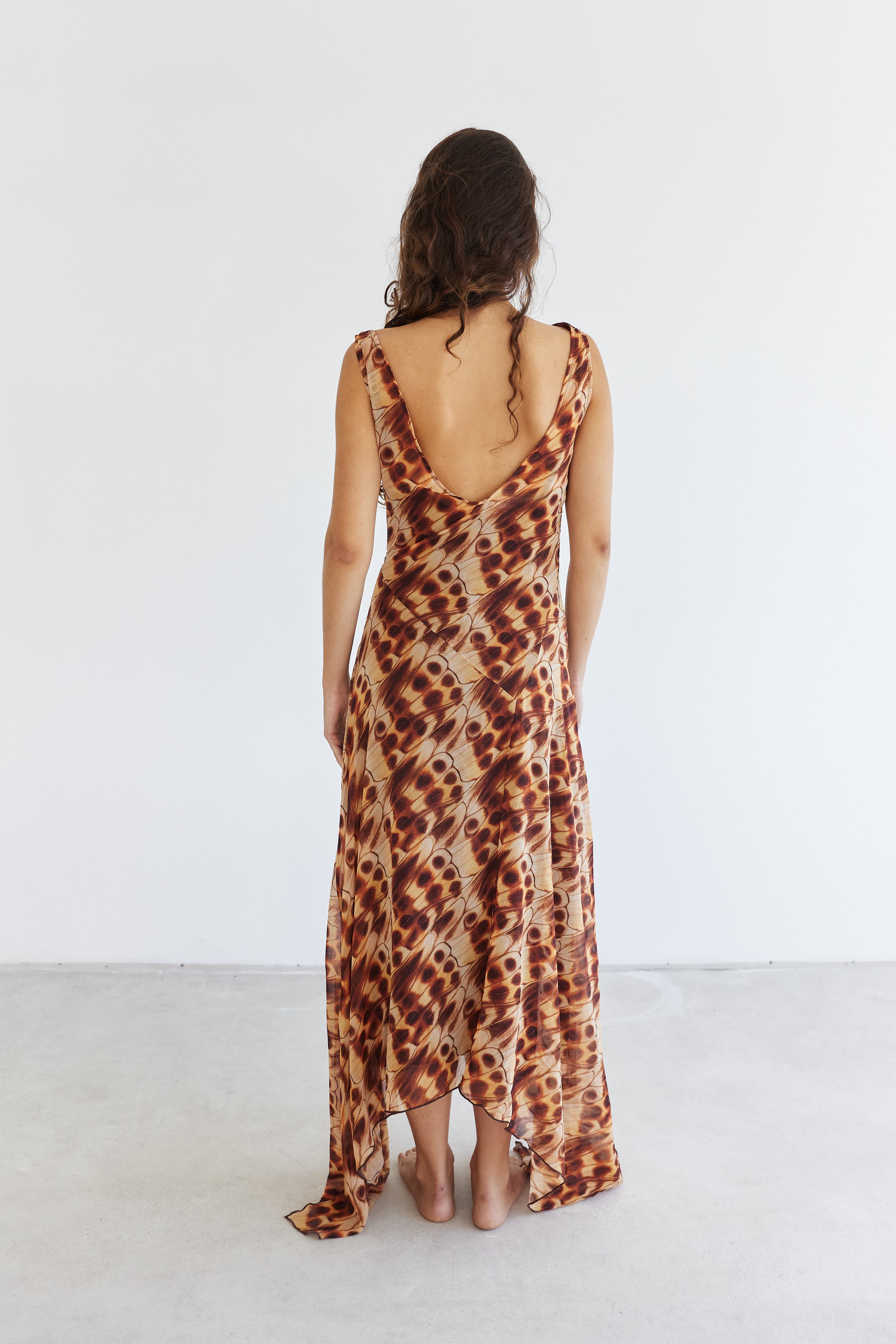 model- Model is wearing a size S and is 170cm Tall 