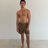 Model is 1.88 m (6'2") and wears size M