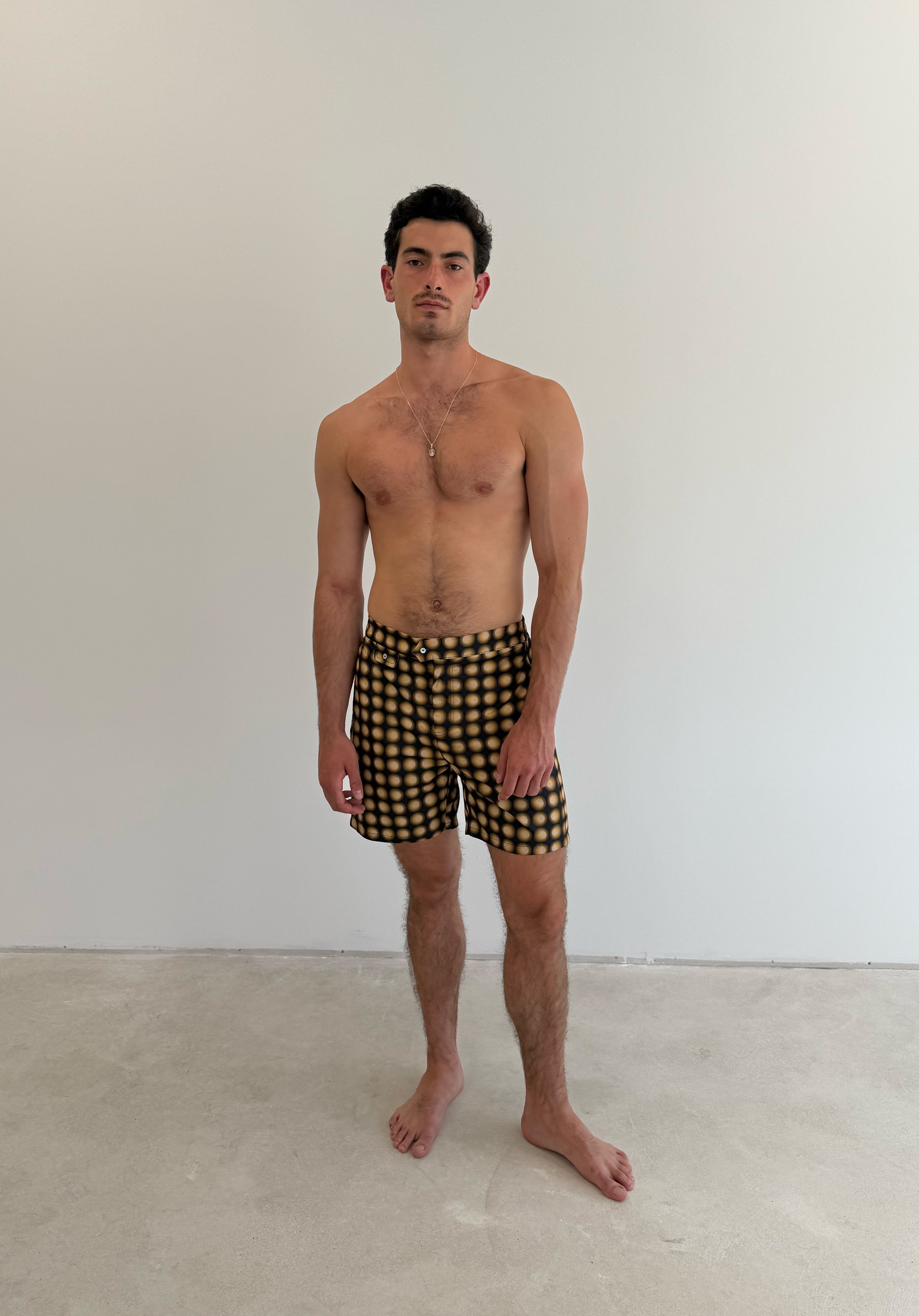 model- Model is 1.88 m (6'2") and wears size M