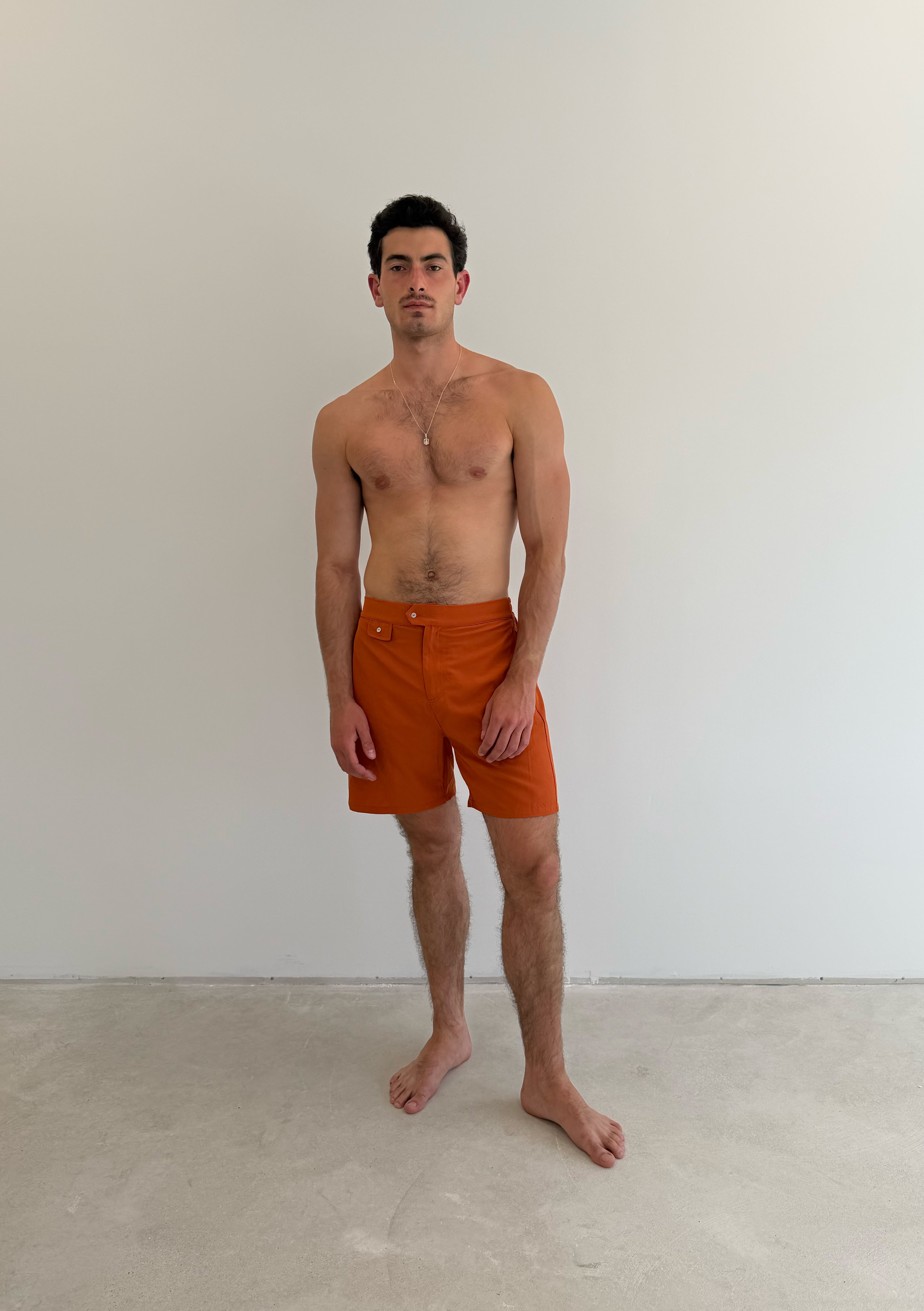 Model is 1.88 m (6'2") and wears size M