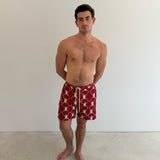 Model is 1.88 m (6'2") and wears size M