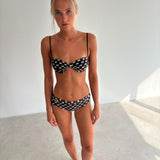model- Model is 1.69 m and wears size S