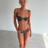 model- Model is 1.69 m and wears size S