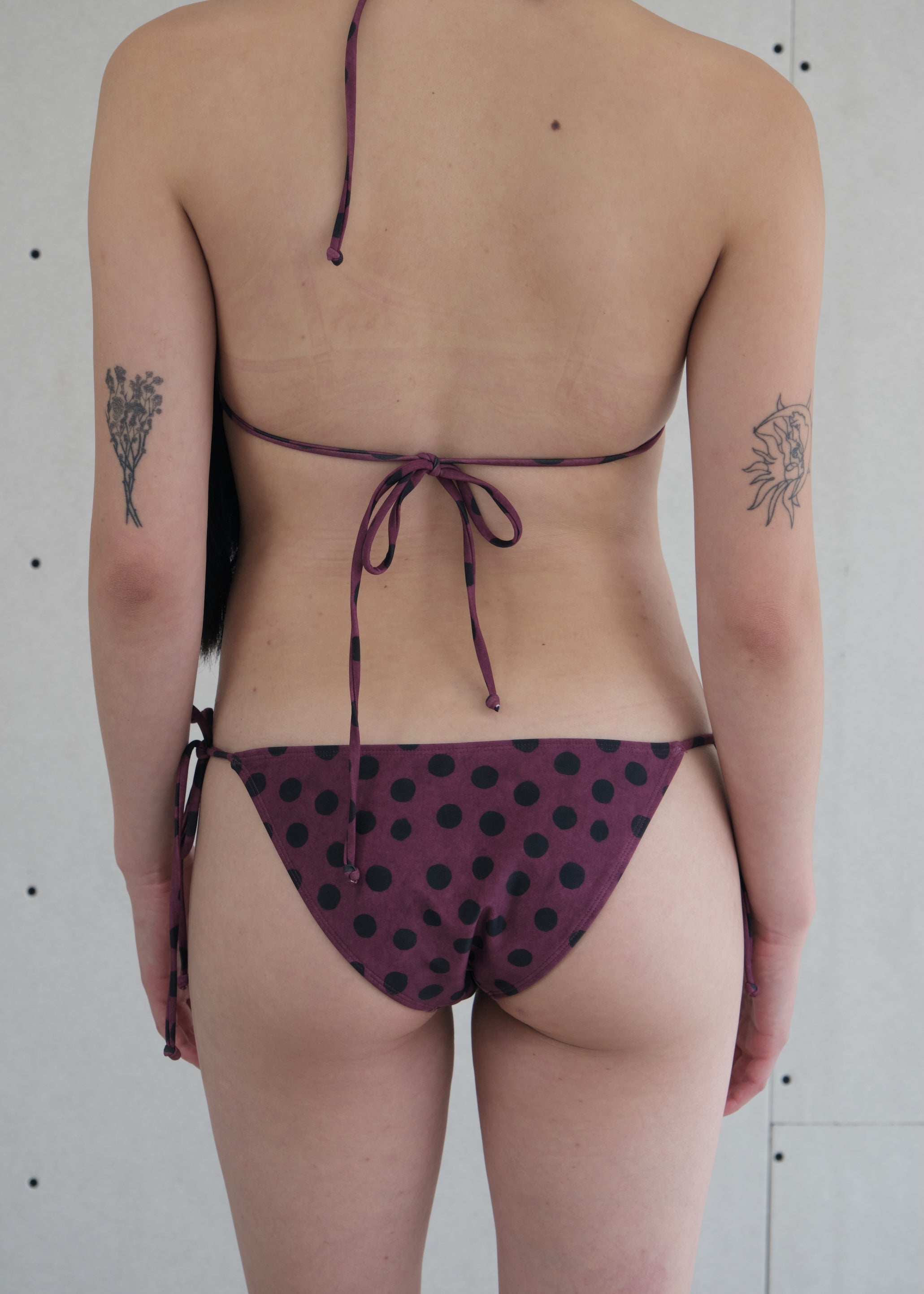 model- Model is 1.64 m (5'4") and wears size S