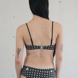 model- Model is 1.64 m (5'4") and wears size S