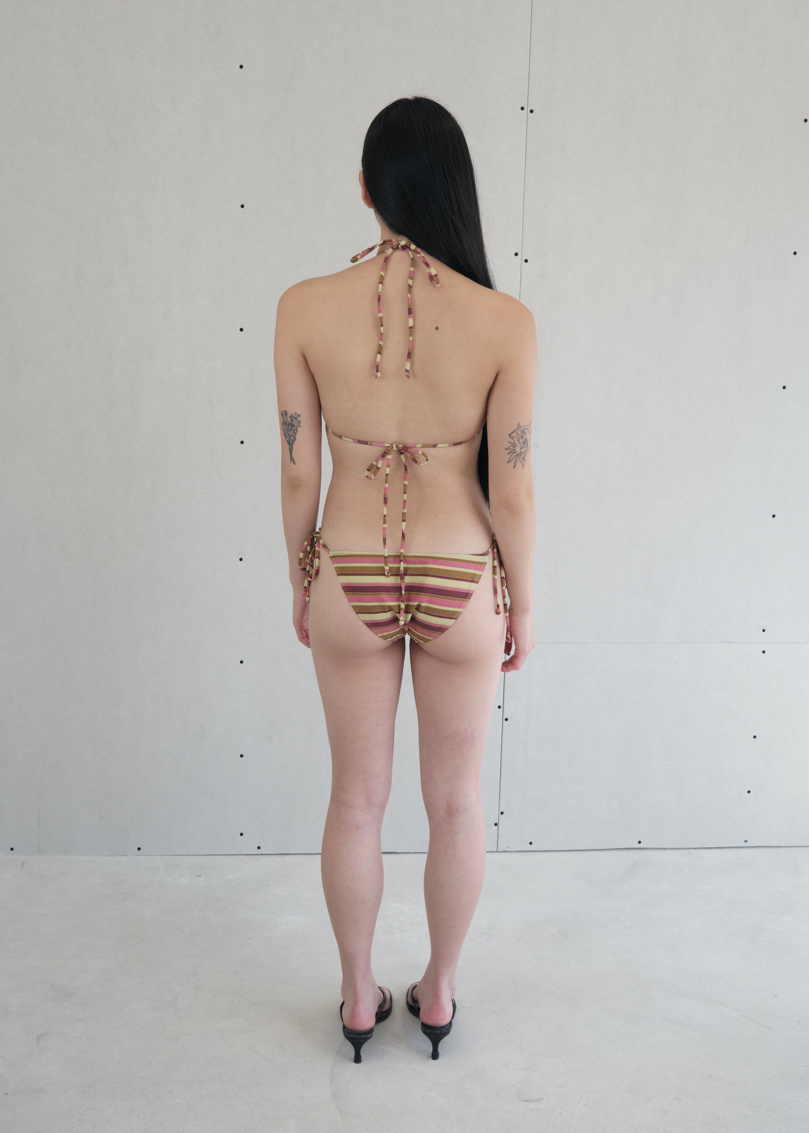 model- Model is 1.64 m (5'4") and wears size S