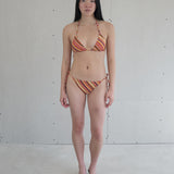model- Model is 1.64 m (5'4") and wears size S