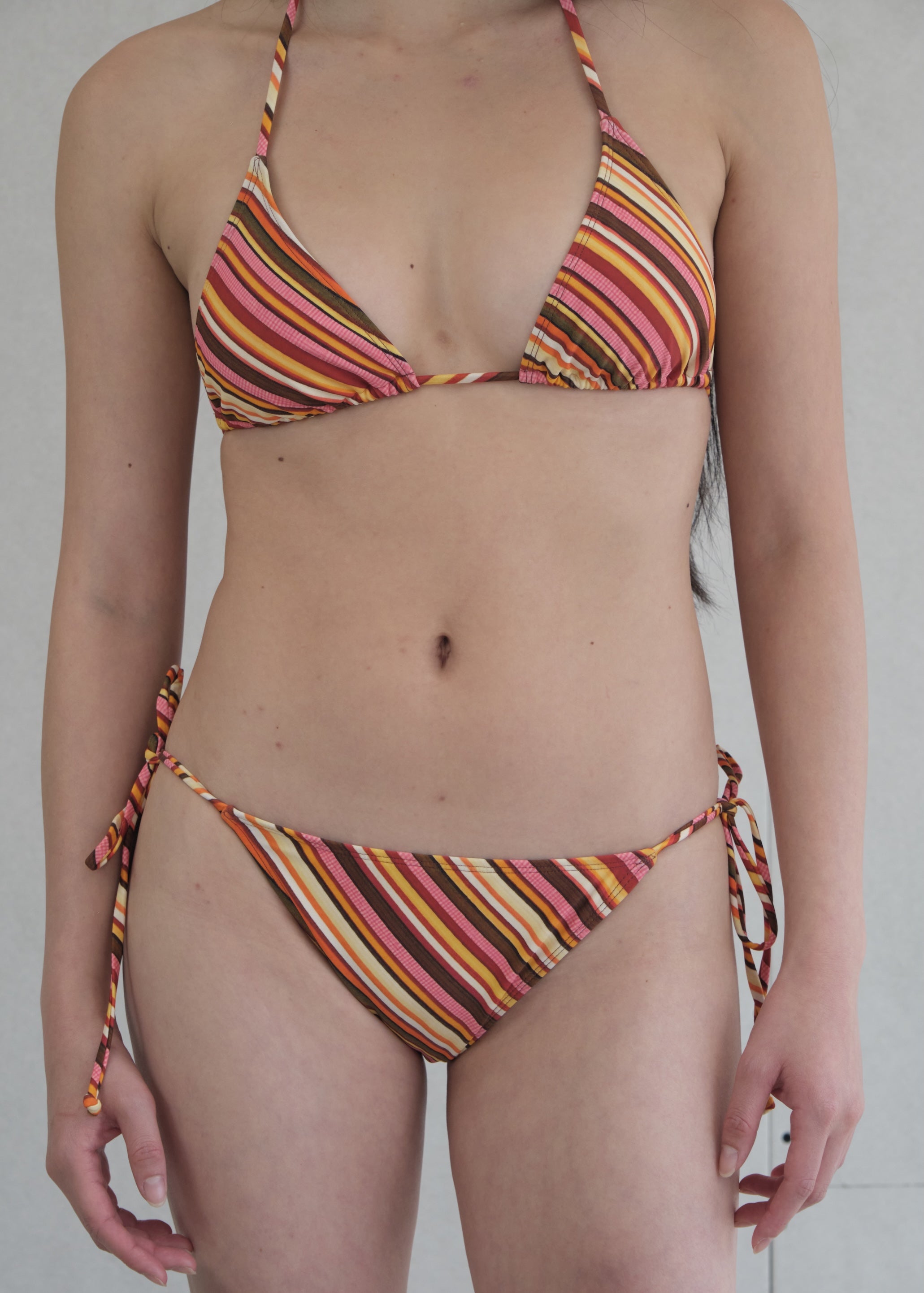 model- Model is 1.64 m (5'4") and wears size S