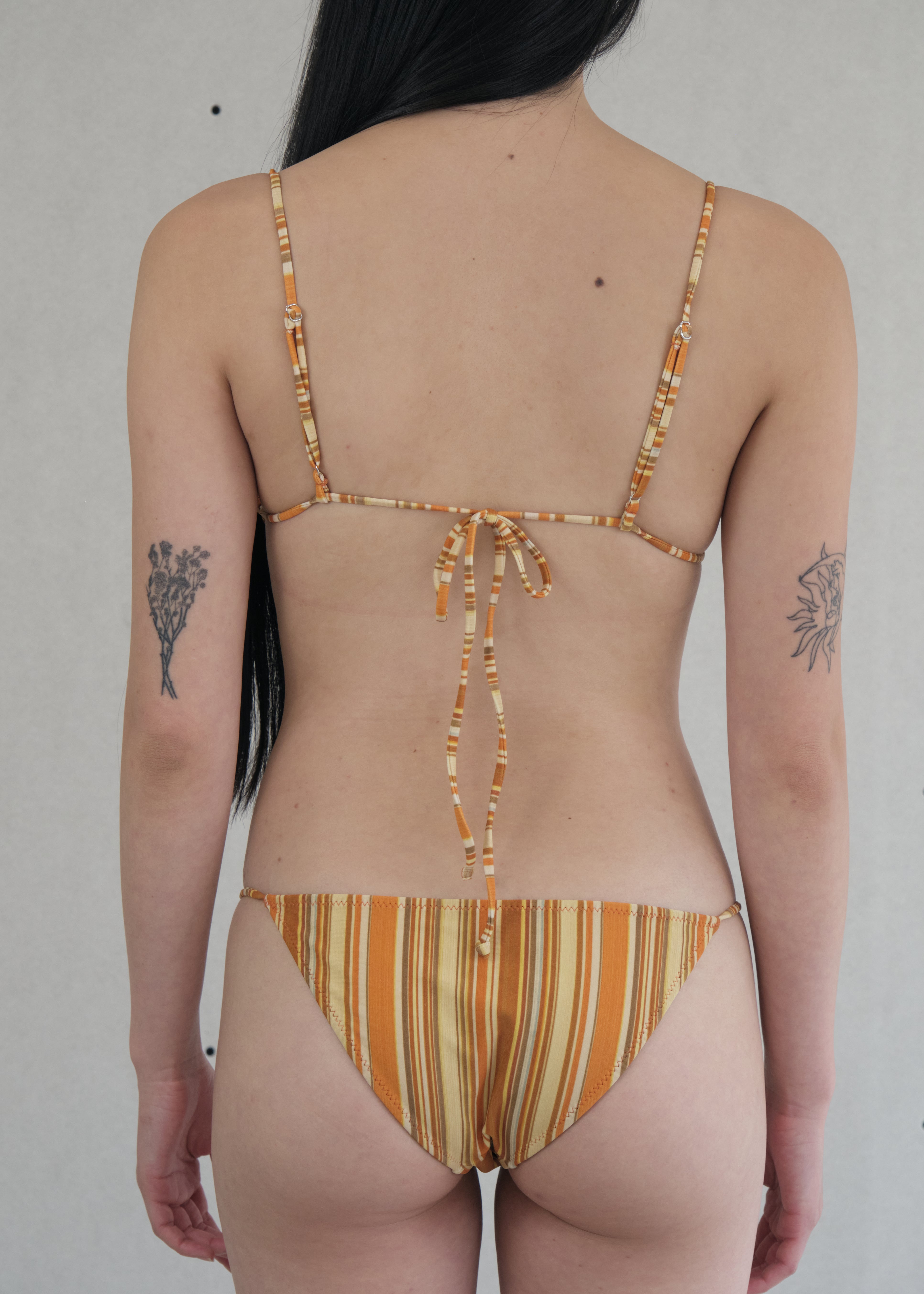 model- Model is 1.64 m (5'4") and wears size S