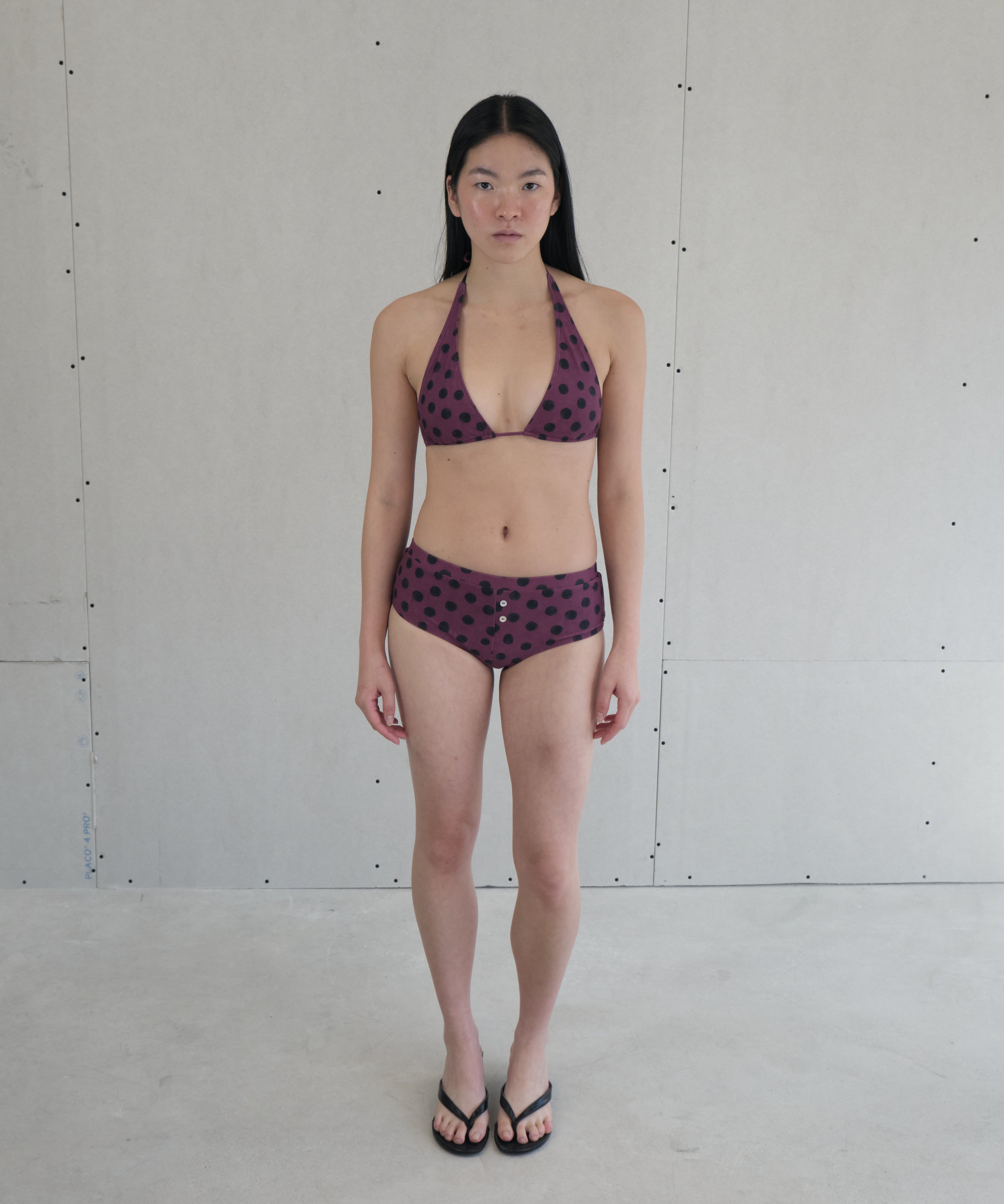 model- Model is 1.64 m (5'4") and wears size S