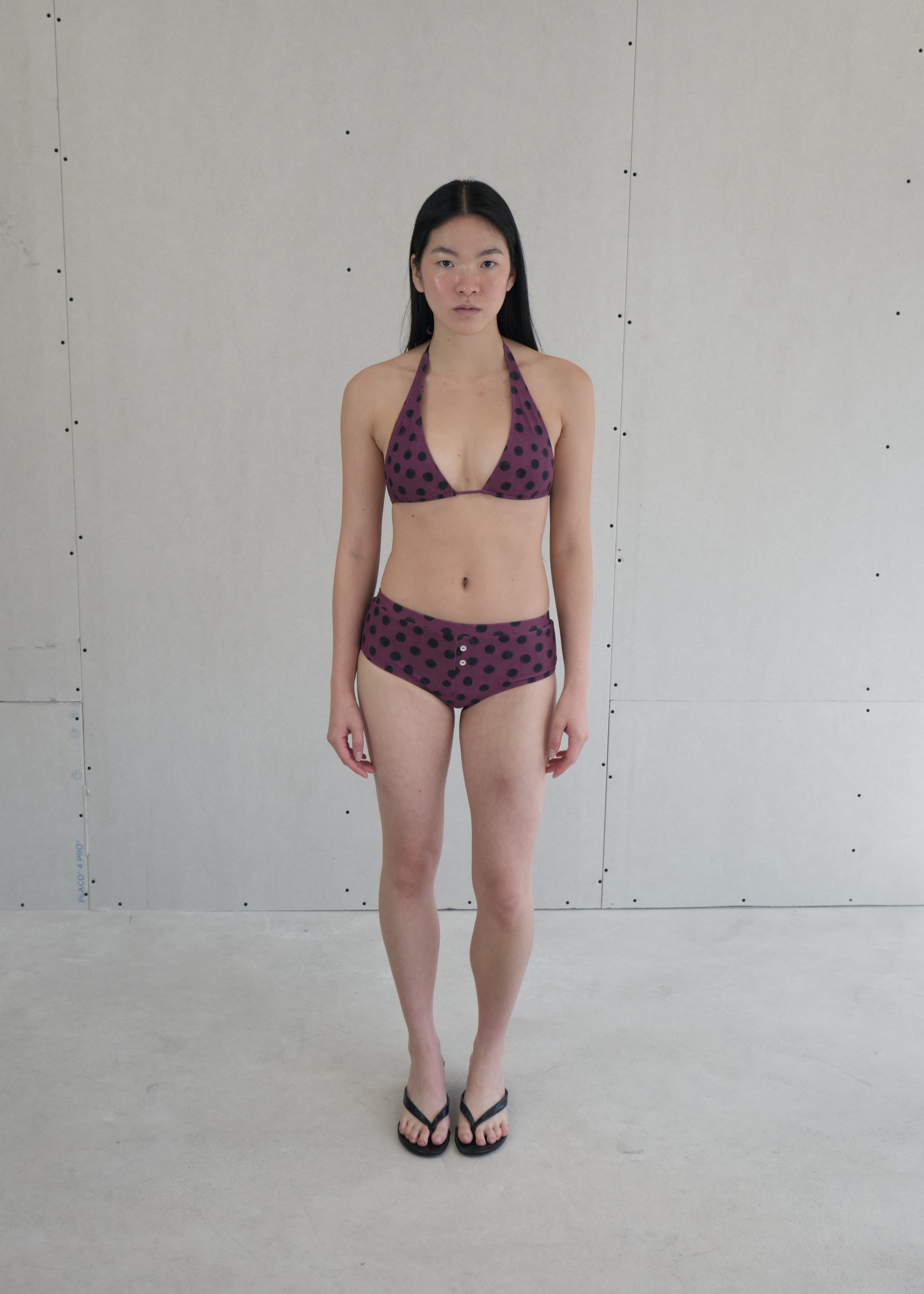 model- Model is 1.64 m (5'4") and wears size S