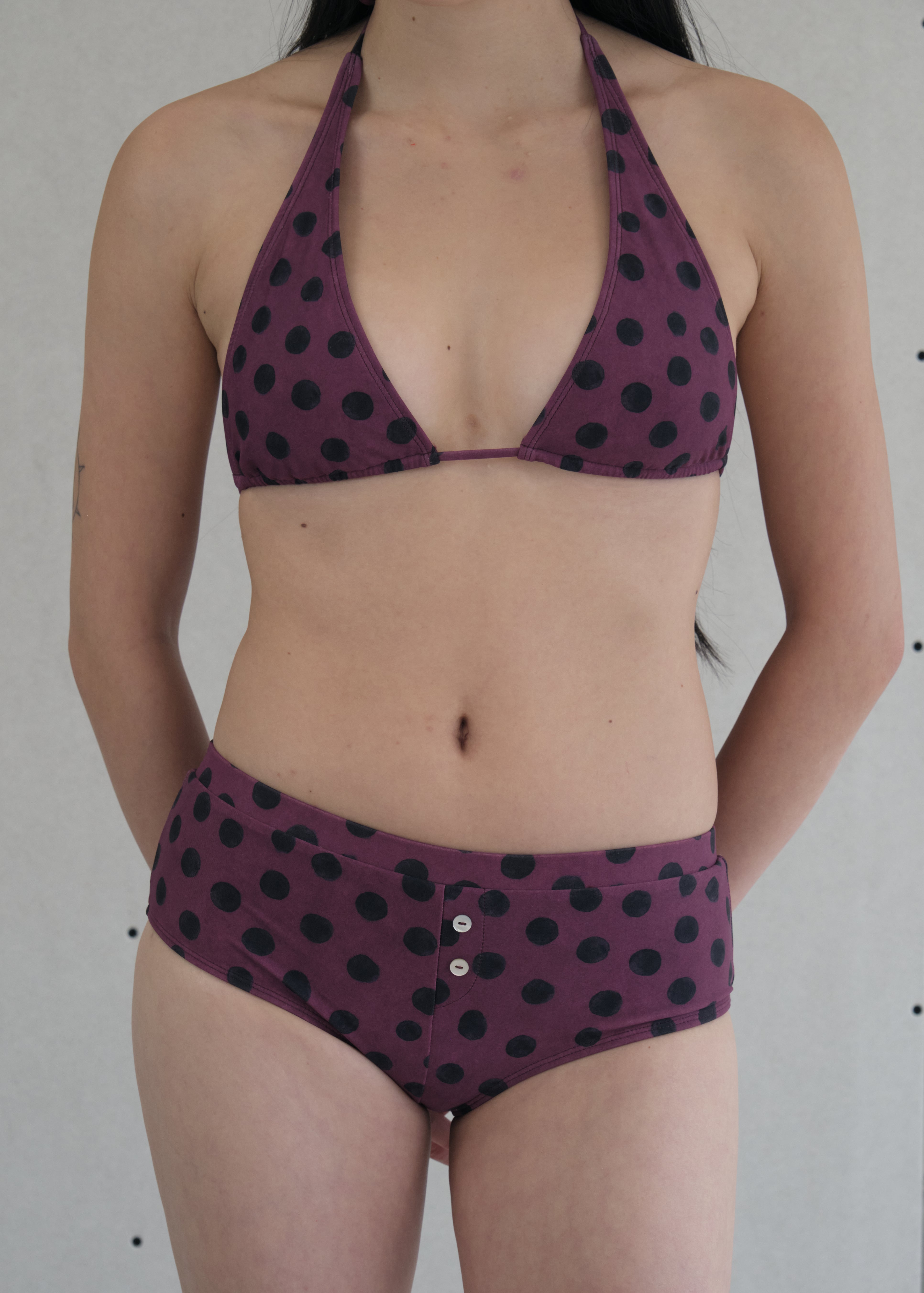 model- Model is 1.64 m (5'4") and wears size S
