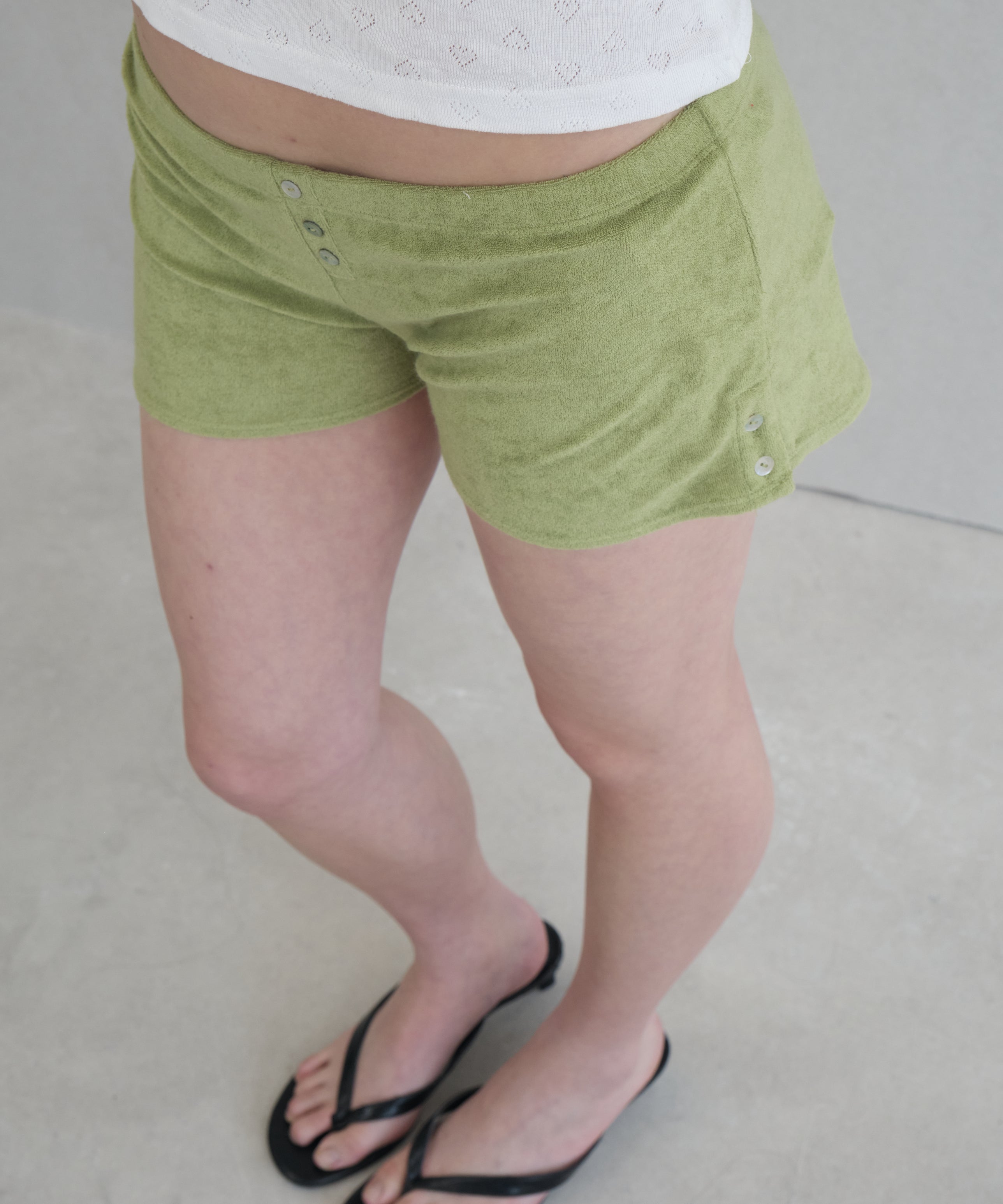 model- Model is 1.64 m (5'4") and wears size S