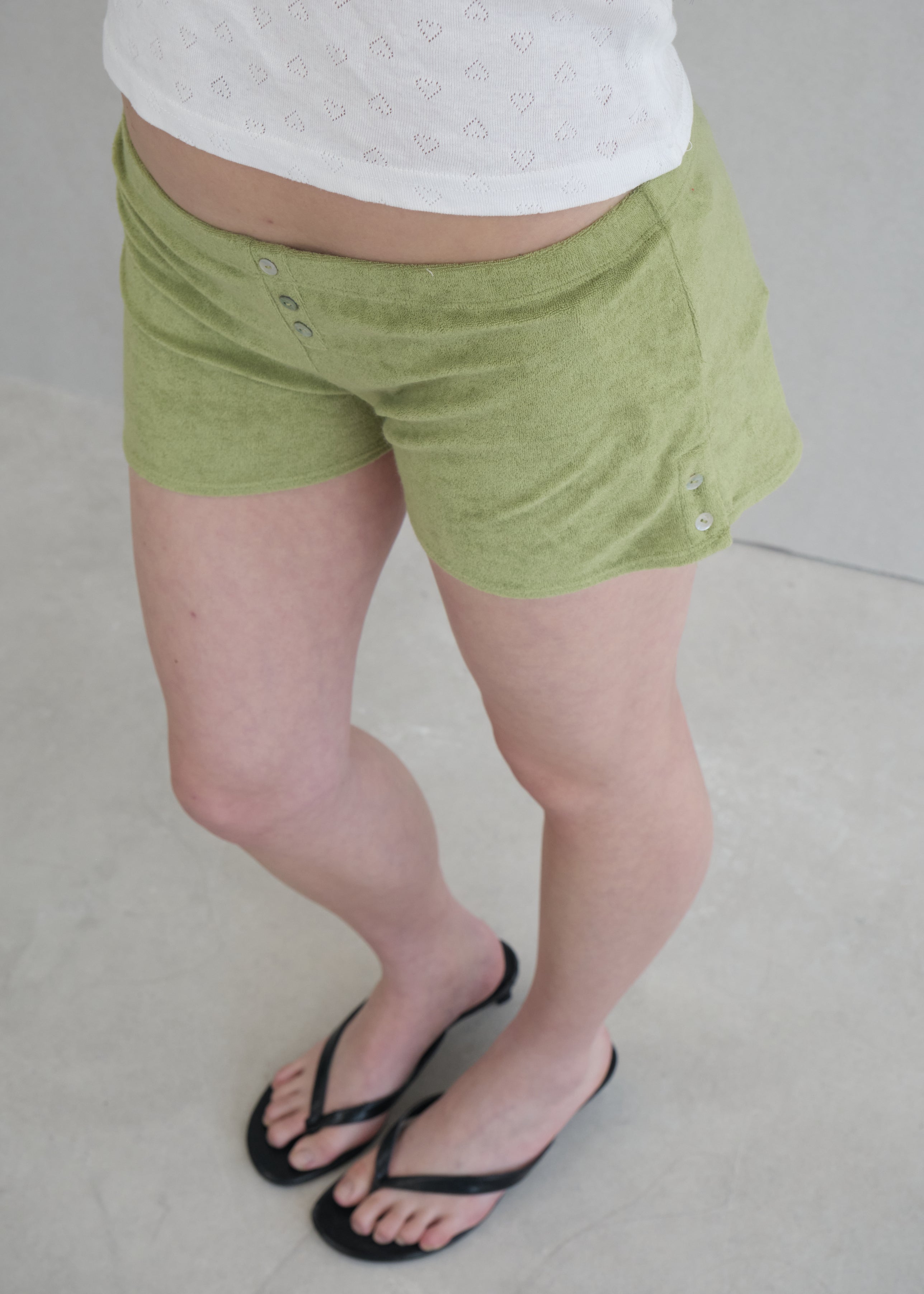 model- Model is 1.64 m (5'4") and wears size S