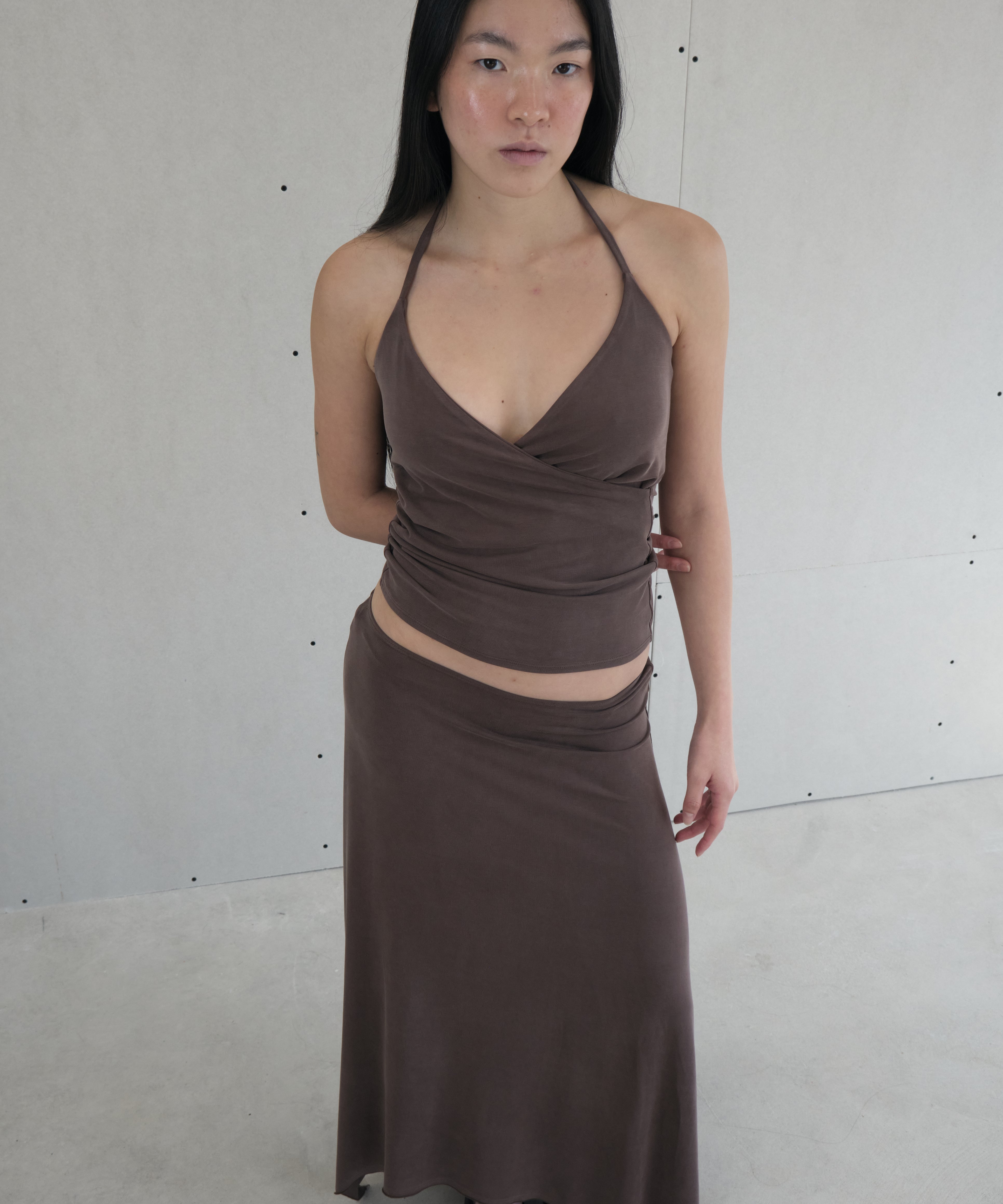 model- Model is 1.64 m (5'4") and wears size S
