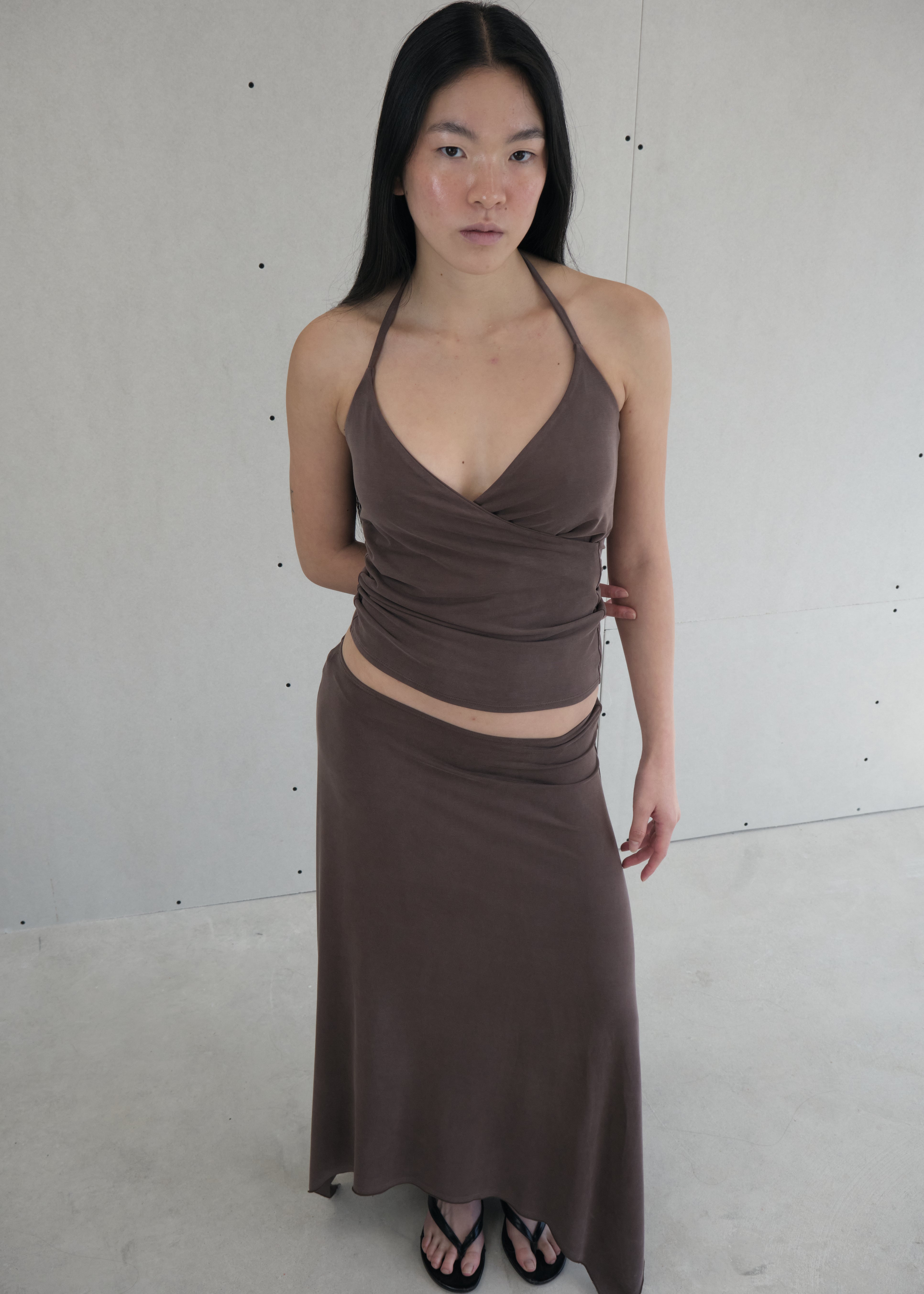 model- Model is 1.64 m (5'4") and wears size S